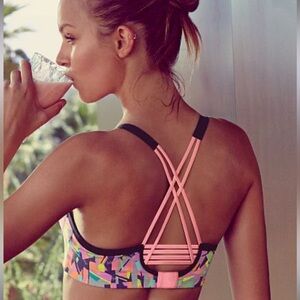 Victoria’s Secret incredible sports bra 34B
